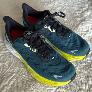 Hoka men’s shoes, Arahi, running walking